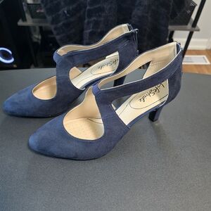 Life Stride Women's Classic Navy Heels
